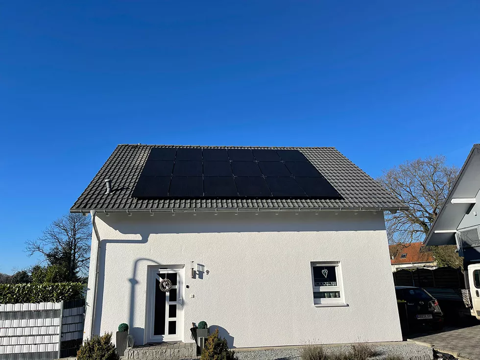 Solar Module auf freistehendem Hausdach